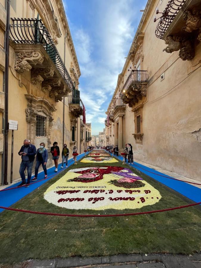 Hercules Suites Noto Exteriör bild