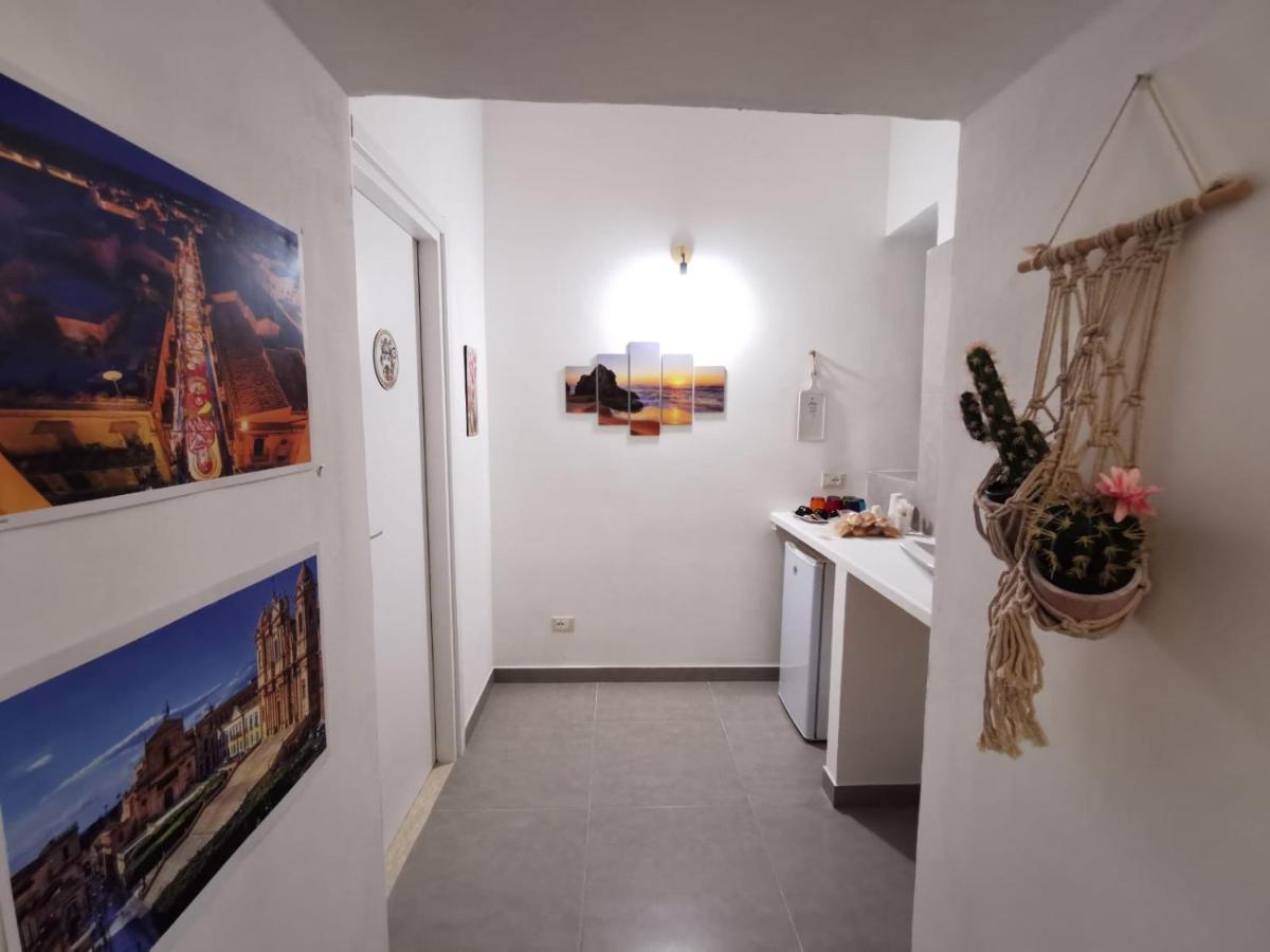 Hercules Suites Noto Exteriör bild